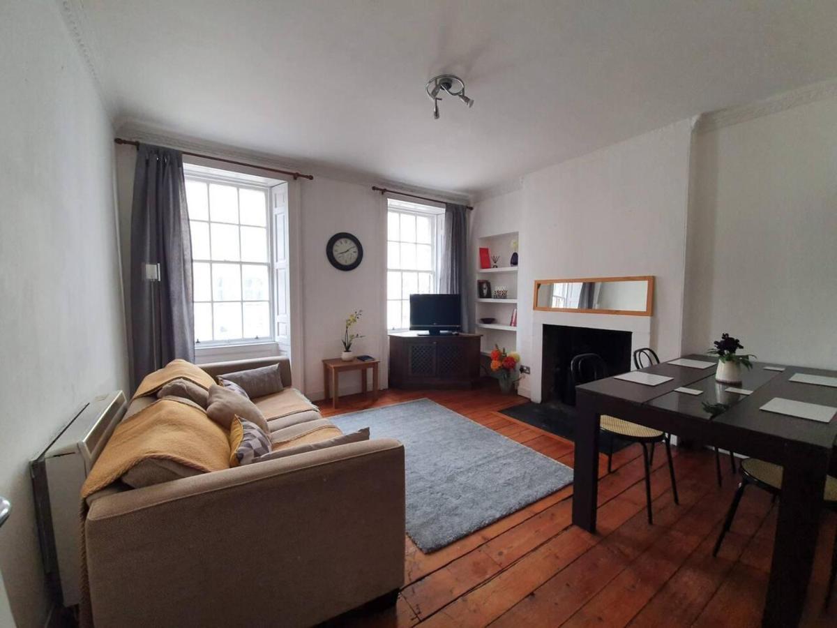 Lovely 2 Bedroom Flat In The Heart Of The City Единбург Екстериор снимка